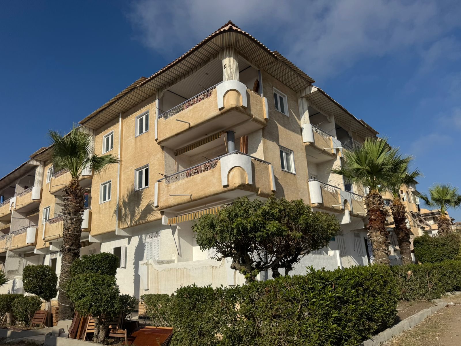 استعدوا لتجربة استثنائية من الراحة والرفاهية، حيث سيتم قريبًا افتتاح فندق "نيو جيربي" برأس البر